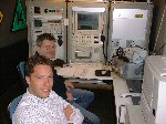 28 maart 2004. Siemens-techneuten Martijn Kuipers (voorgrond) en Martin Kocandrle tijdens GSMR-coveragemetingen in de Jules