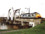 5 februari 2002. Passage van de Wantijbrug (Dordrecht). Foto: Henk Jansen